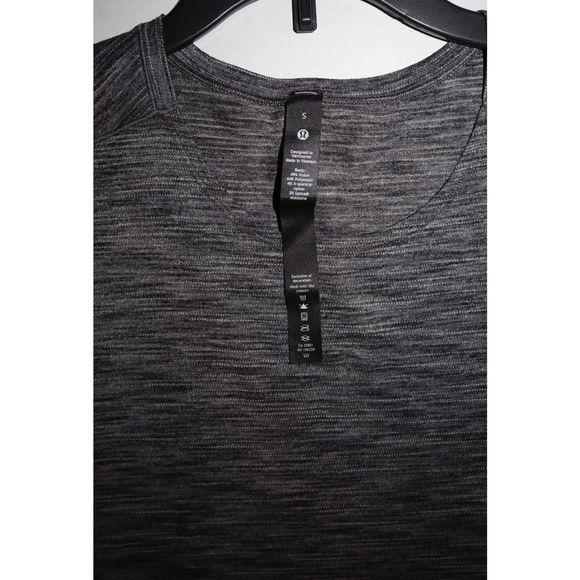 Lululemon Women's Sz Small Black Workout Tank Top - Picture 3 of 4